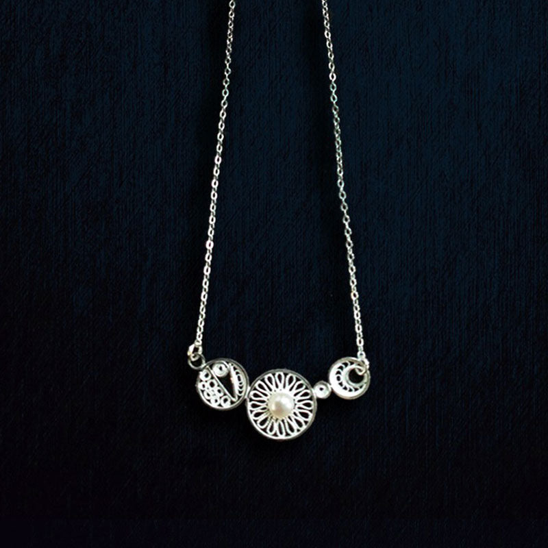 Plain Silver Filigree Geometric Silver Necklace Inlaid with Natural Freshwater Pearls-01