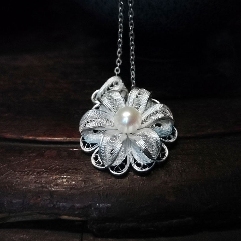 Handcrafted 999 Silver Filigree Inlaid Natural Freshwater Pearl Pendant Necklace