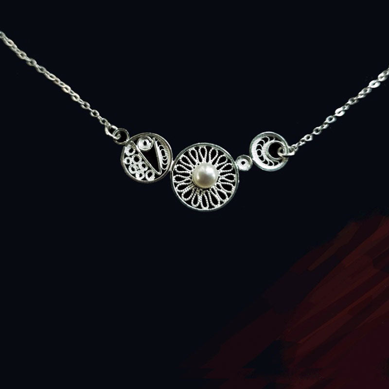 Plain Silver Filigree Geometric Silver Necklace Inlaid with Natural Freshwater Pearls-02