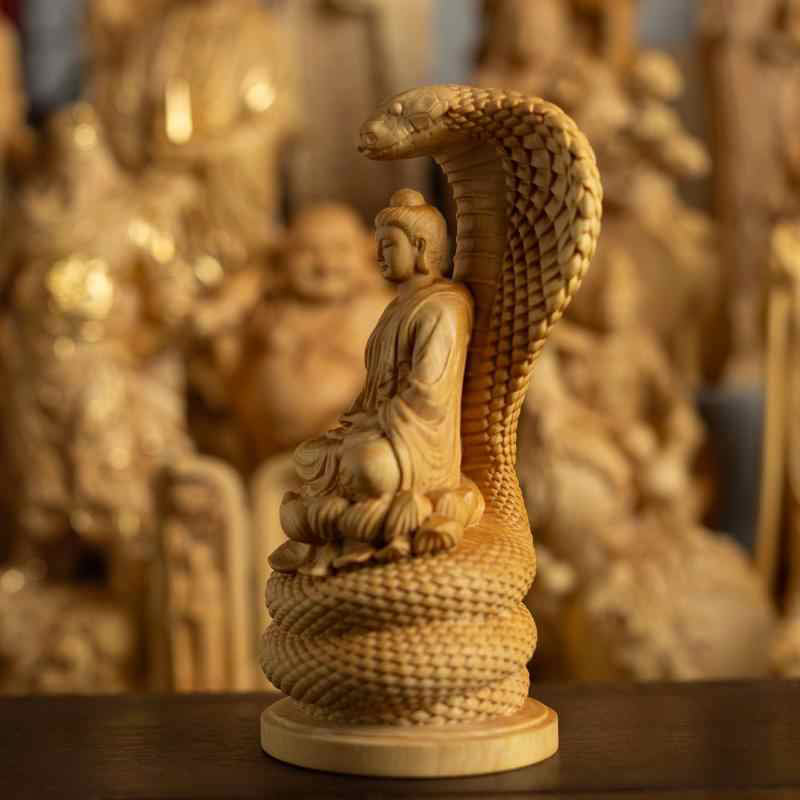 Boxwood Carving: The Serpent King Mucalinda Sheltering the Meditating Buddha During His Enlightenment-04