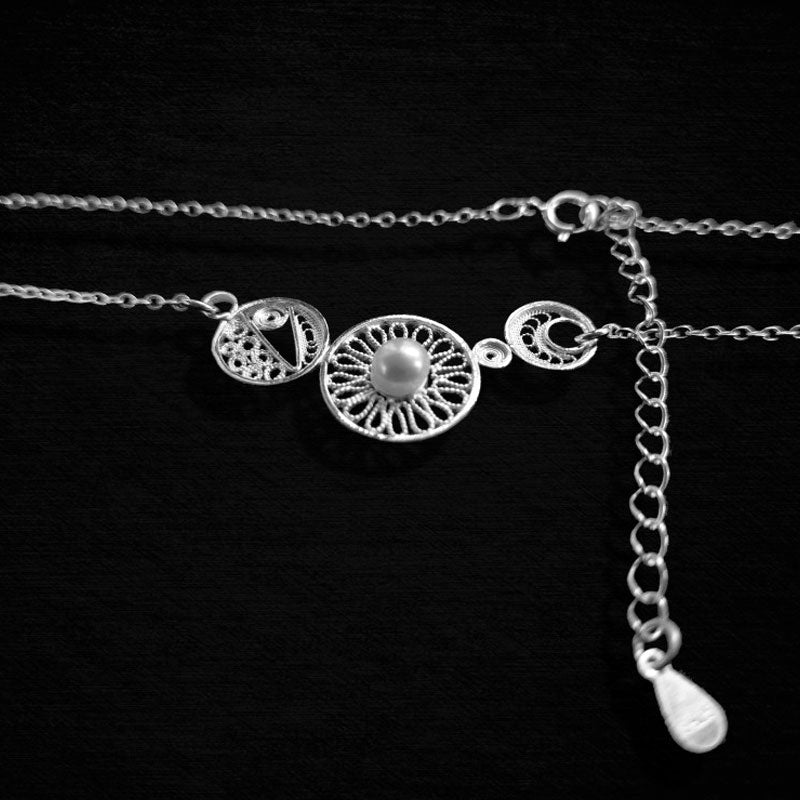 Plain Silver Filigree Geometric Silver Necklace Inlaid with Natural Freshwater Pearls-04