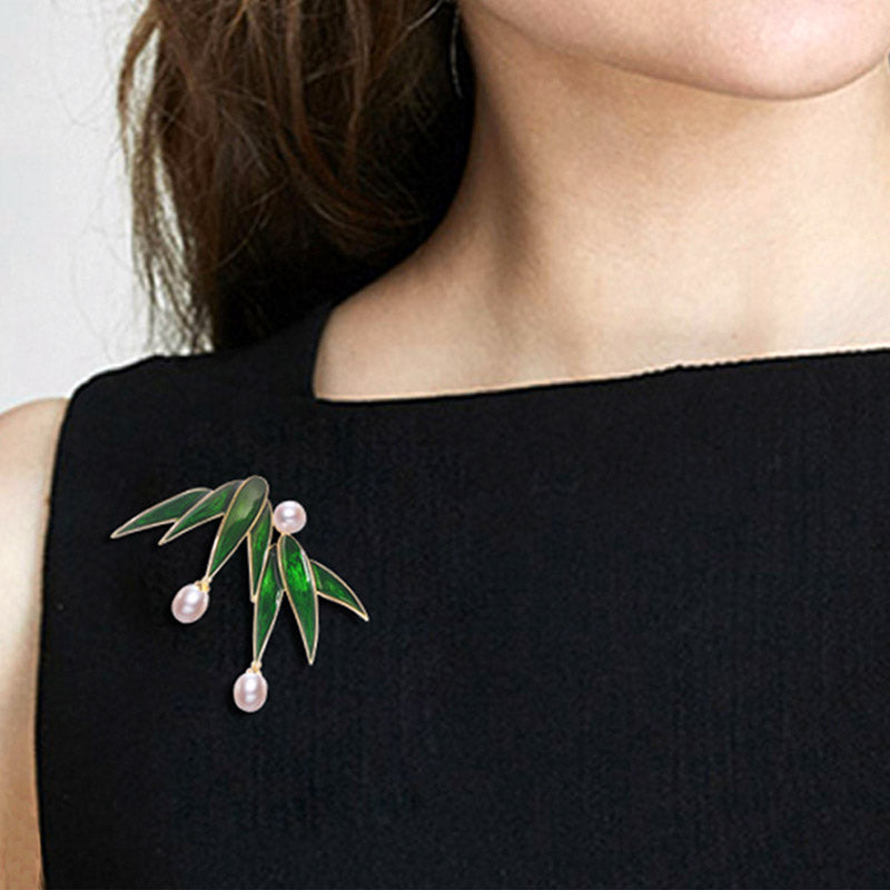 Chinese Classic Bamboo Leaf Brooch Pin for Women Adorned with Freshwater Pearls-05