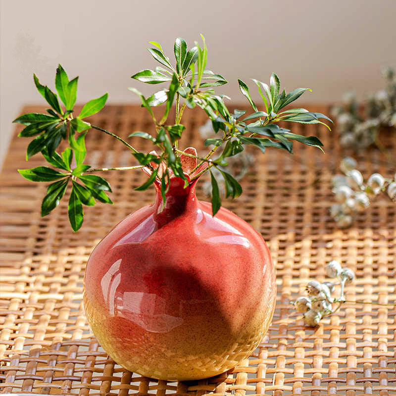 Chinese Auspicious Red Pomegranate-Shaped Ceramic Vase Decoration-04