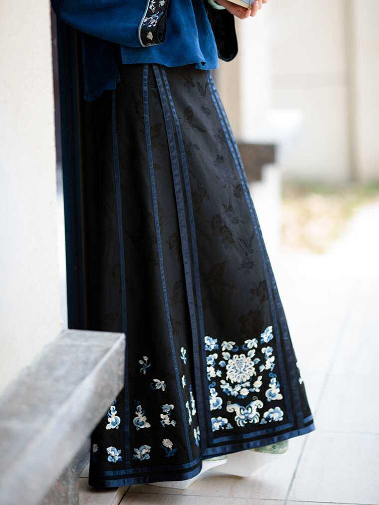 Blue & White Embroidered Ma Mian Qun – Qing Inspired Neo-Hanfu Brocade Skirt-04