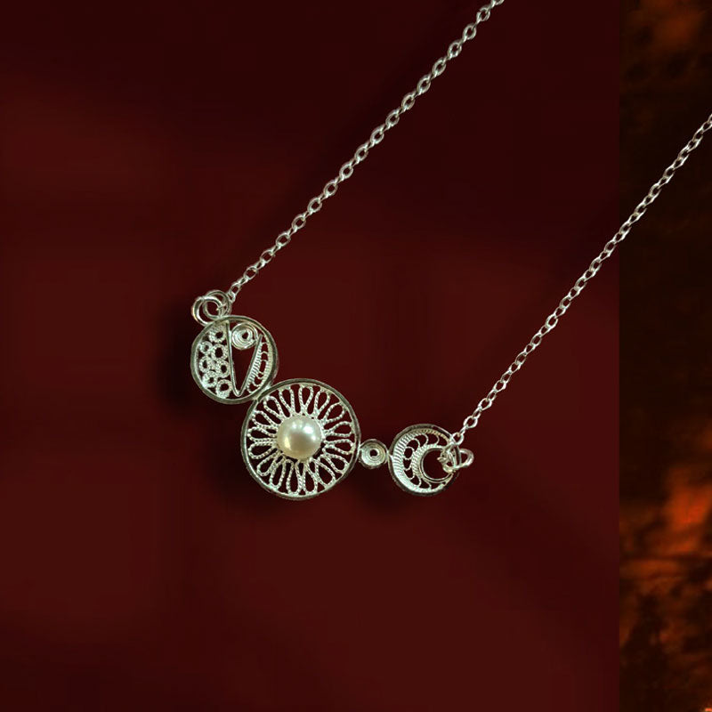 Plain Silver Filigree Geometric Silver Necklace Inlaid with Natural Freshwater Pearls-05