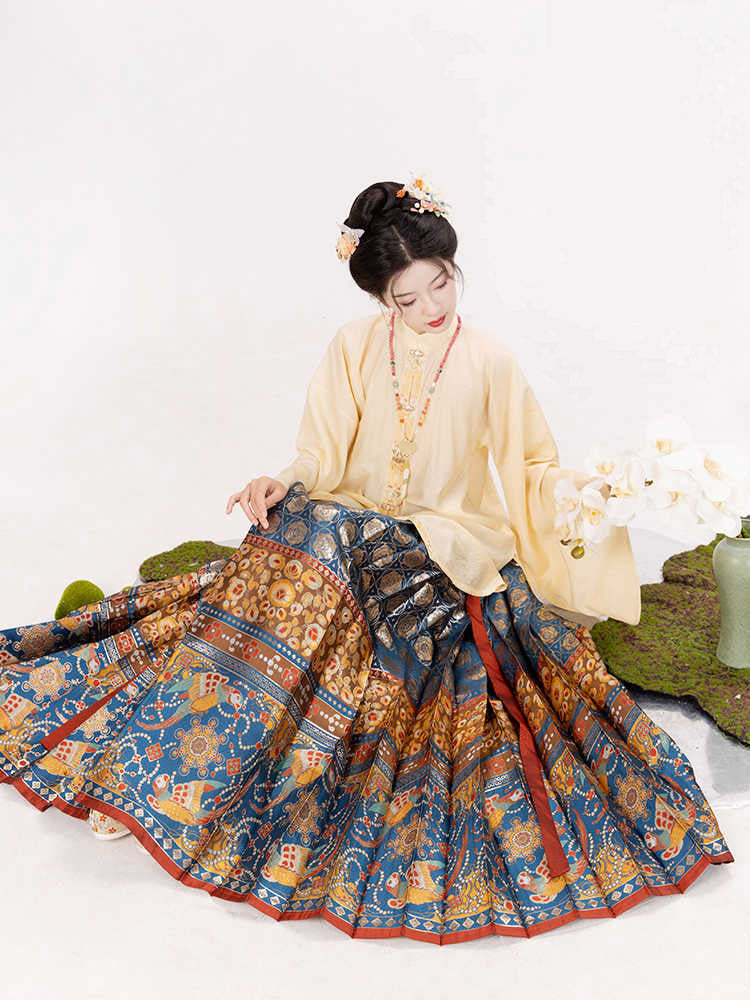 Women's Ming Dynasty-style Gold Embroidered Mamianqun Hanfu Skirt-06