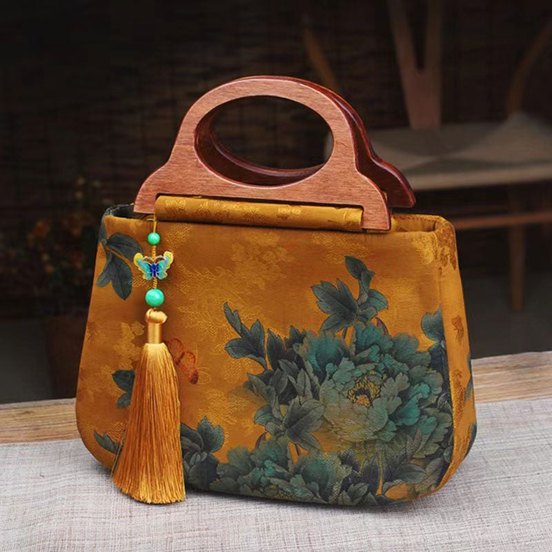 Papillon et fleur de pivoine de style chinois rétro「蝶恋花」Sac à main en soie avec poignée en bois