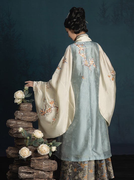 The Plum Blossom Blossoms From the Bitter Cold - Handmade Plum Blossom Embroidery Hanfu Clothing Horse Face Skirt-02