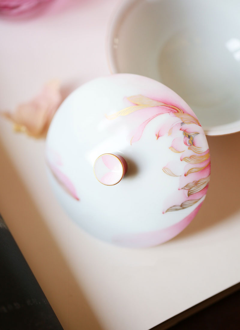 Chinese Jingdezhen Hand-painted Blooming Flowers Porcelain Tea Cup Set with Lid