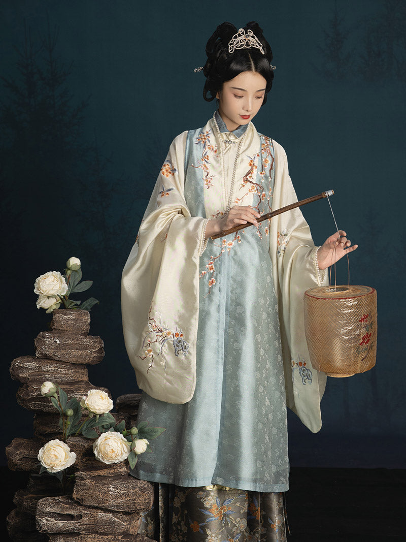 The Plum Blossom Blossoms From the Bitter Cold - Handmade Plum Blossom Embroidery Hanfu Clothing Horse Face Skirt-03