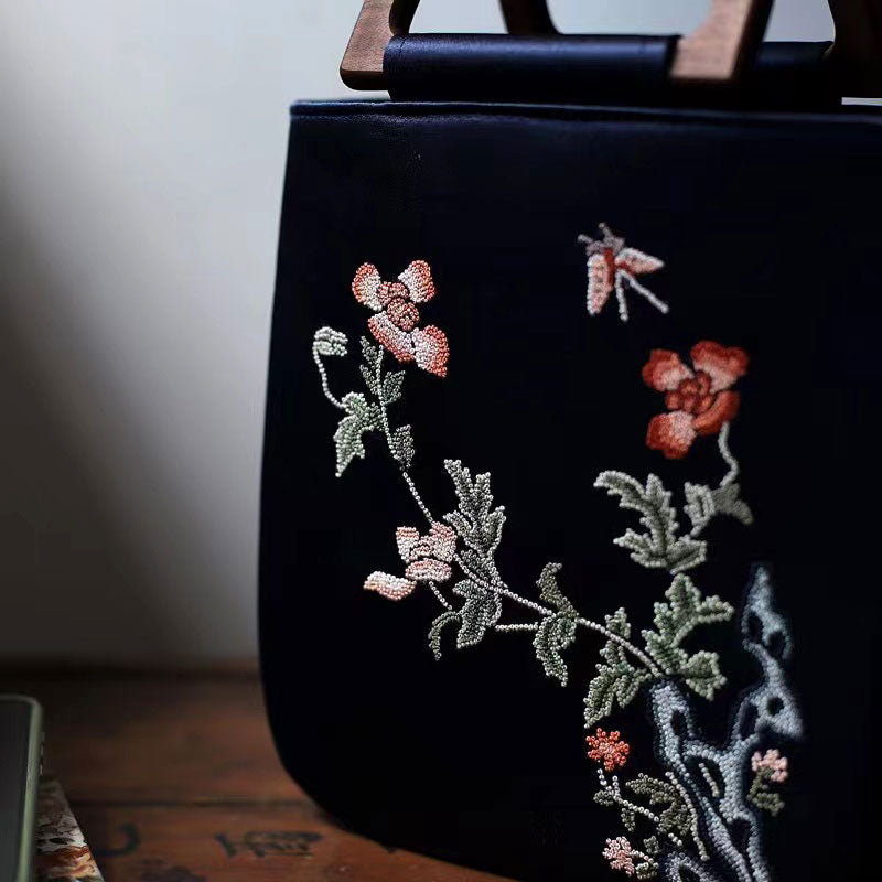 Sac à main en soie brodé de style chinois rétro avec poignée en bois