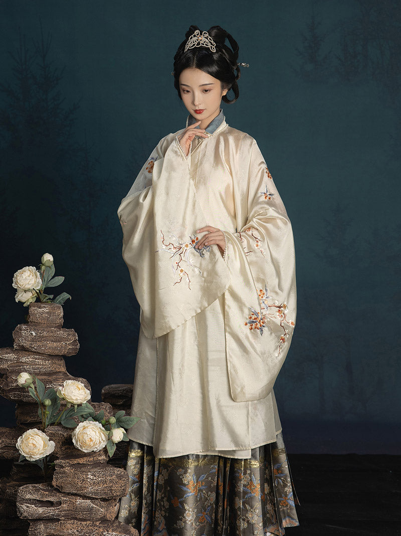 The Plum Blossom Blossoms From the Bitter Cold - Handmade Plum Blossom Embroidery Hanfu Clothing Horse Face Skirt-04