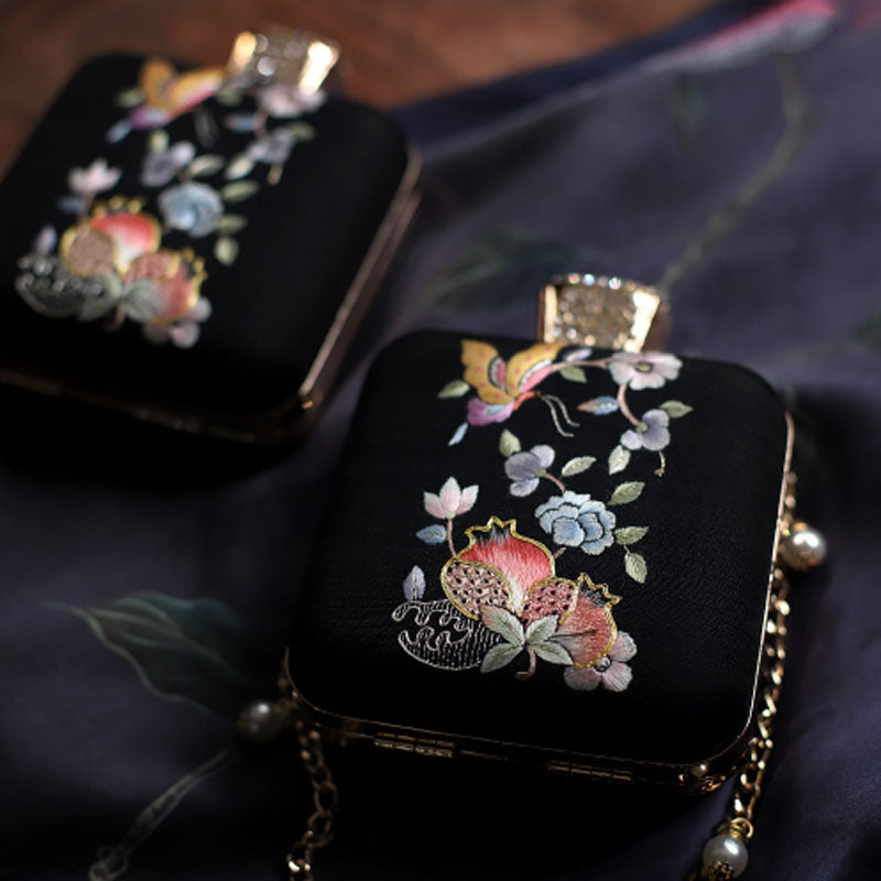 Petit sac en soie brodé Su fait à la main