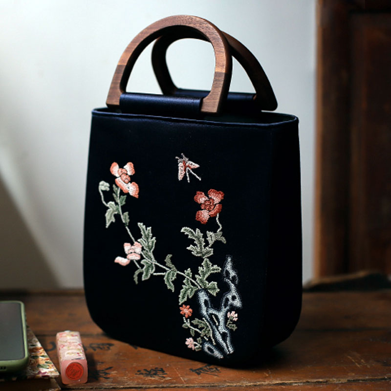 Sac à main en soie brodé de style chinois rétro avec poignée en bois