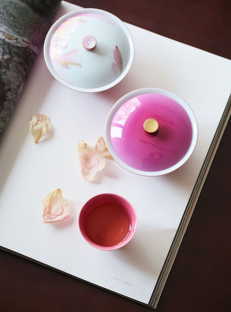 Chinese Jingdezhen Hand-painted Blooming Flowers Porcelain Tea Cup Set with Lid