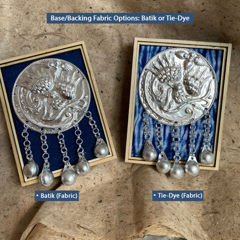 Kühlschrankmagnet aus einer Legierung im Batik-Stil der Guizhou Miao | Schmetterlings- und Glockenmotive