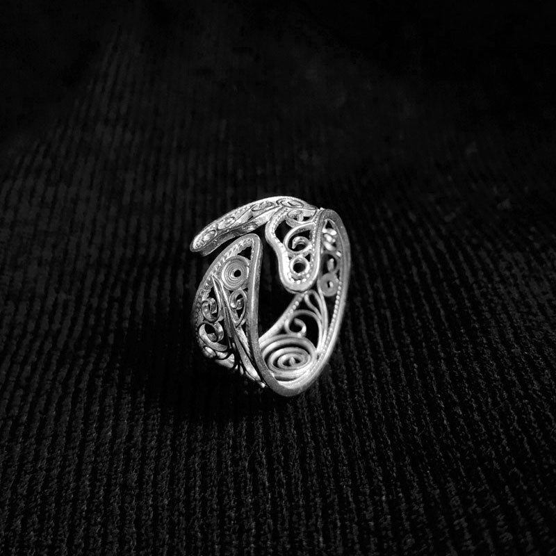 Vintage Simple Plain Silver Fish-shaped Hollow Filigree Ring Jewelry Gift-04