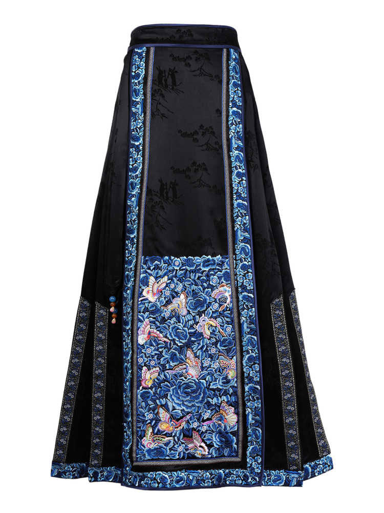 Museum-Inspired Butterfly Tableau Embroidered Mamian Qun Hanfu Skirt-02