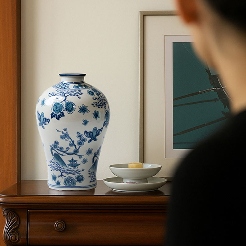 Song Dynasty-Inspired Elegance Hand-Painted Blue & White Porcelain Vase-02