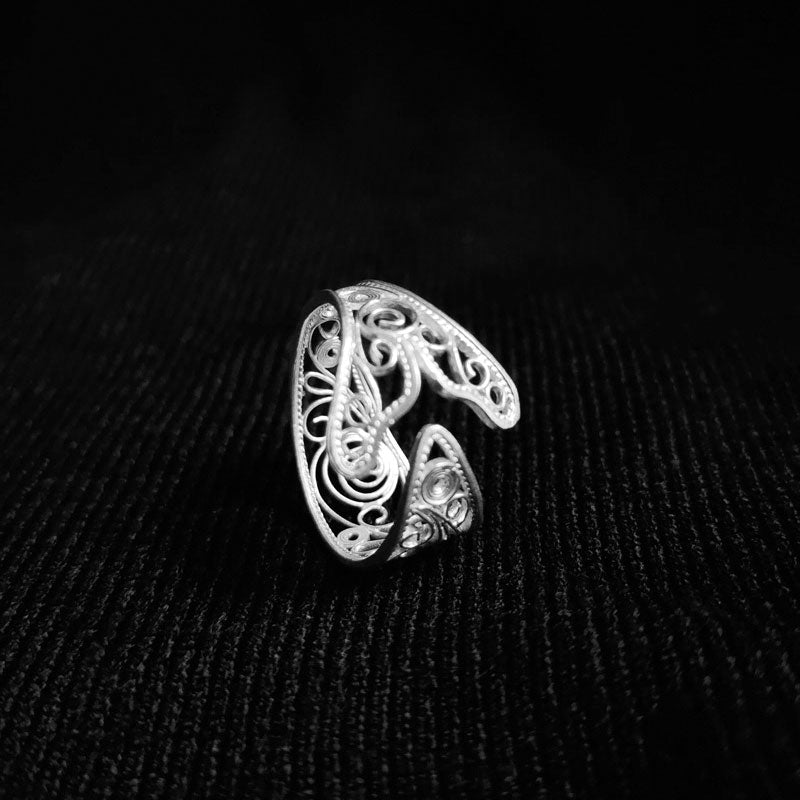 Vintage Simple Plain Silver Fish-shaped Hollow Filigree Ring Jewelry Gift-02