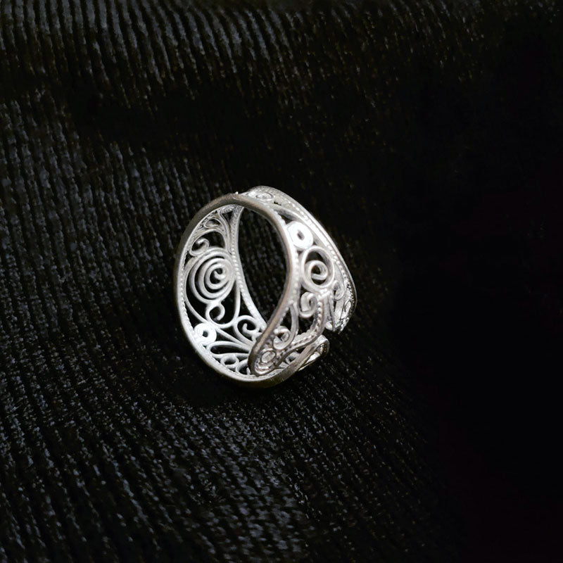 Vintage Simple Plain Silver Fish-shaped Hollow Filigree Ring Jewelry Gift-03