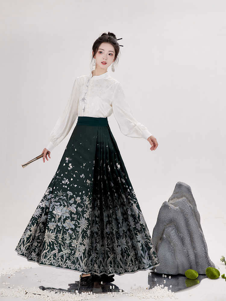 Sea of Flowers Mamianqun- Floral Ma Mian Skirt Inspired by Traditional Chinese Mother-of-Pearl Patterns-08