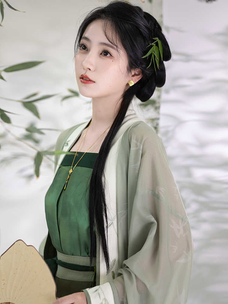 Veiled in Mist and Rain - Song Dynasty-Inspired Fresh Green Modern Hanfu Outfit-04