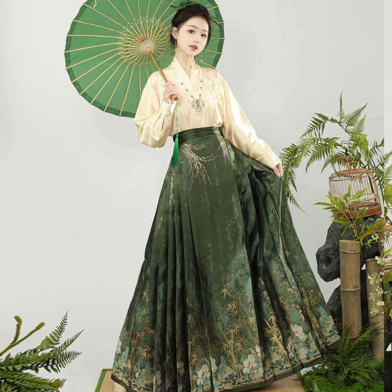 Flickering Bamboo Shadows - Green Vintage Woven Gold Mamianqun Skirt-06