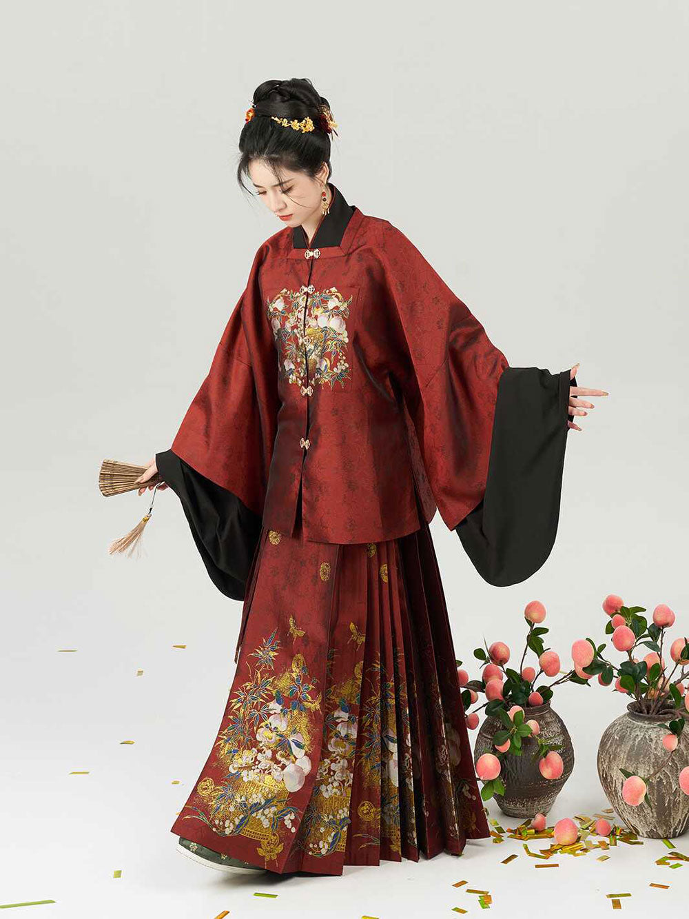 Peach & Verdant Bamboo — Ming-Style Gold-Woven Mamian Skirt Set-01