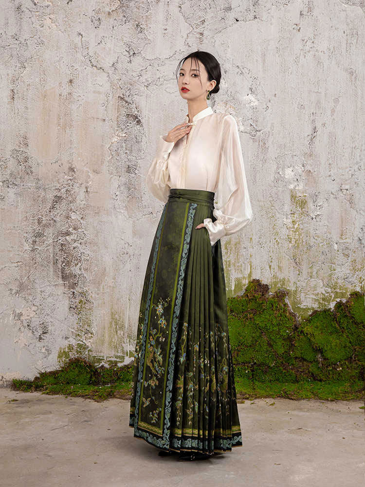 Floral & Avian Motifs – Modernized Seven-Pleated Woven-Gold Ma Mian Qun Skirt Inspired by Chinese Painted Screens-07