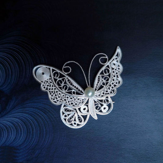 Vintage Plain Silver Filigree Butterfly Brooch Inlaid with Natural Freshwater Pearl-01