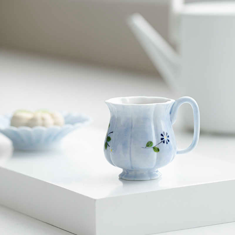 Sky-Blue Daisy Hand-Painted Porcelain Tea Cup-03