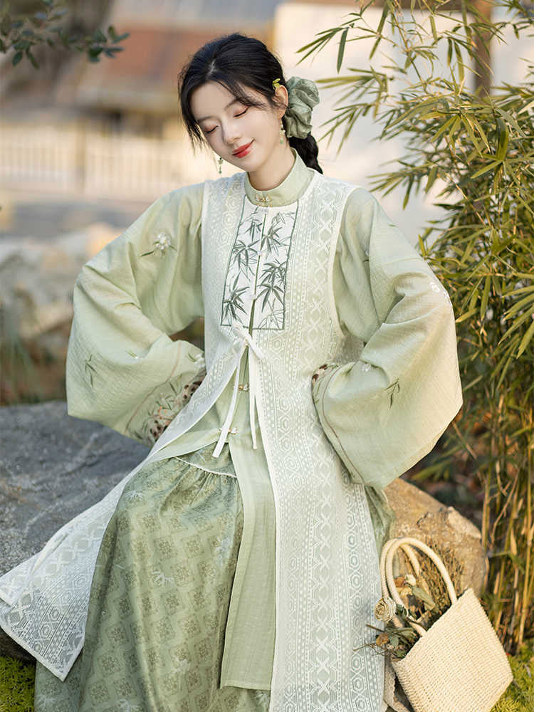 Green Hanfu Skirt Set Inspired by Bamboo Shadows Garden Painting-02