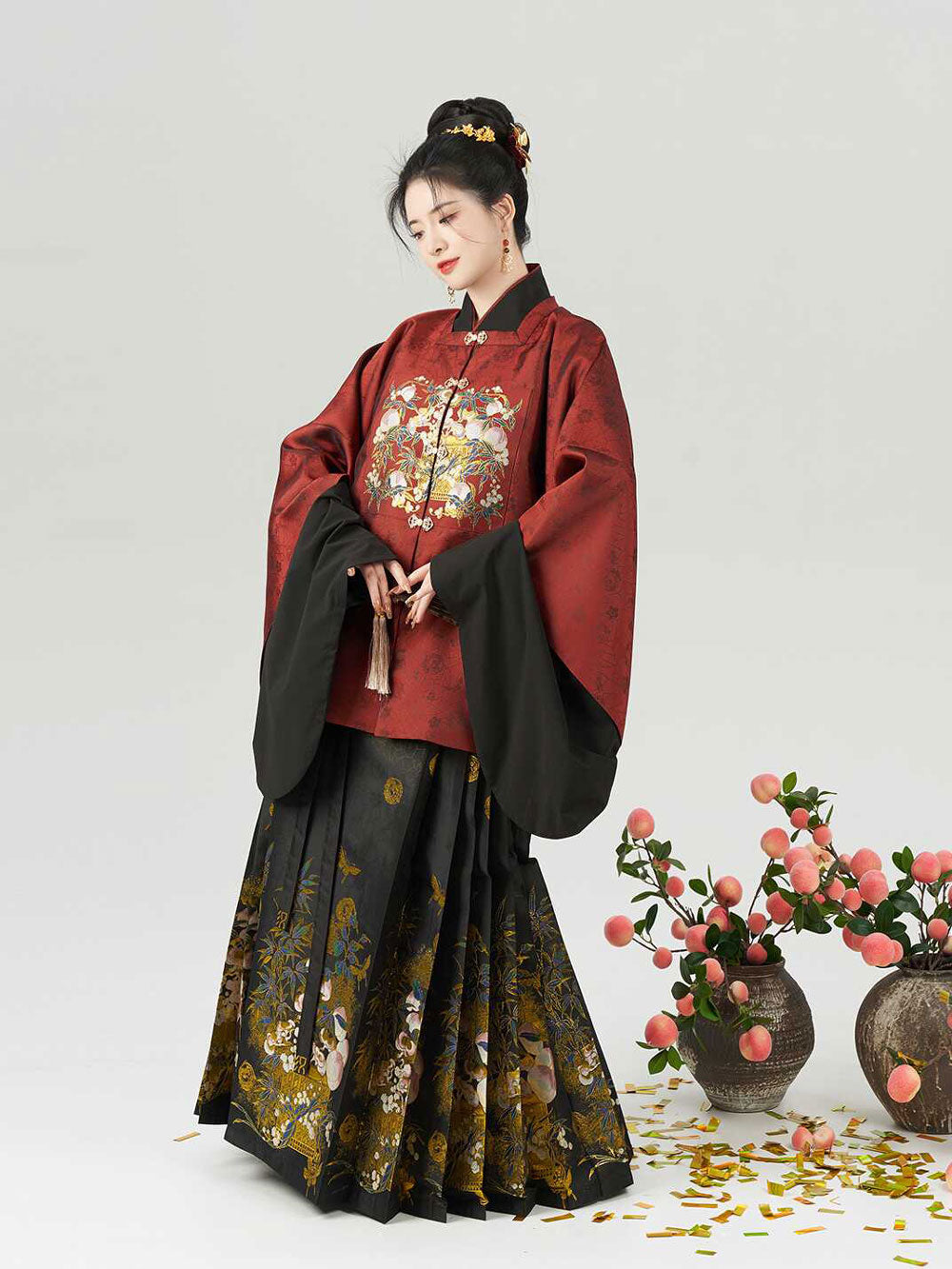 Peach & Verdant Bamboo — Ming-Style Gold-Woven Mamian Skirt Set-02