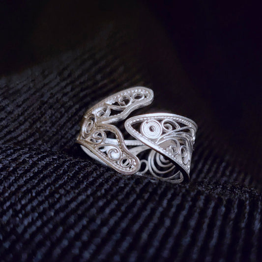 Vintage Simple Plain Silver Fish-shaped Hollow Filigree Ring Jewelry Gift-01