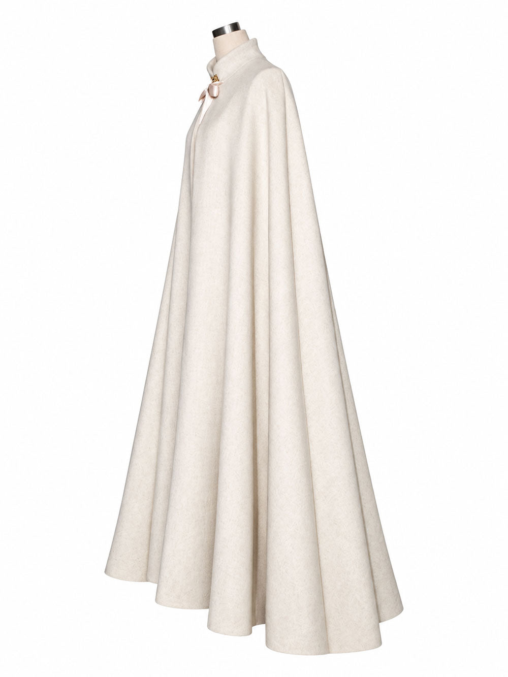 Chinese-Inspired Minimalist Wool Winter Cape for Hanfu & Everyday Wear-06