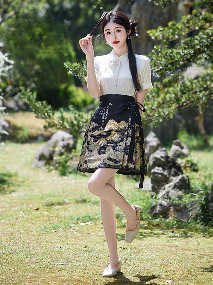 Mountains, Waters, and Pavilions – Woven Gold Mini Mamianqun Skirt