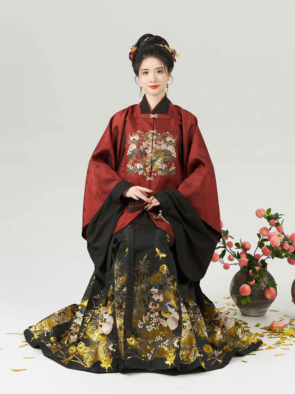 Peach & Verdant Bamboo — Ming-Style Gold-Woven Mamian Skirt Set-03