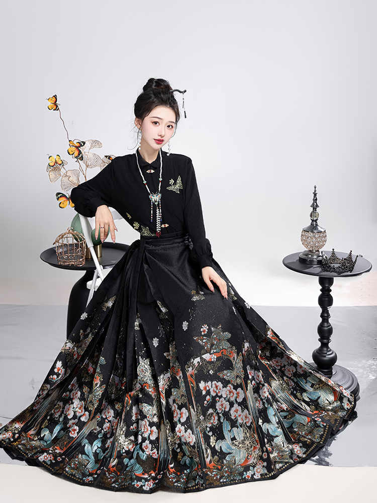 Butterfly Dawn -Woven Gold Butterfly Ma Mian Qun Hanfu Skirt-04