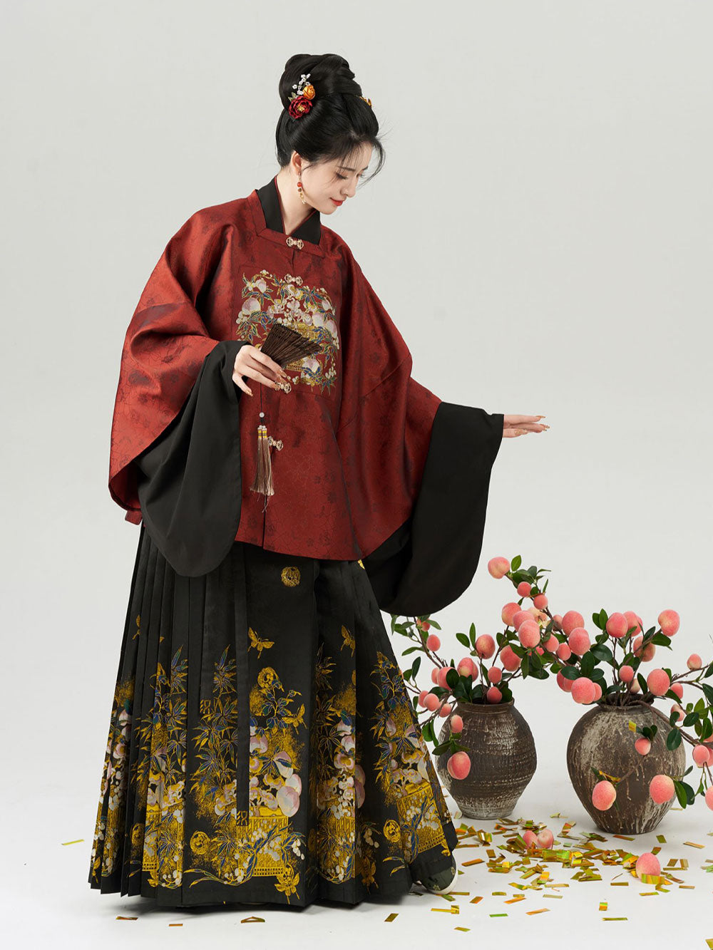 Peach & Verdant Bamboo — Ming-Style Gold-Woven Mamian Skirt Set-04
