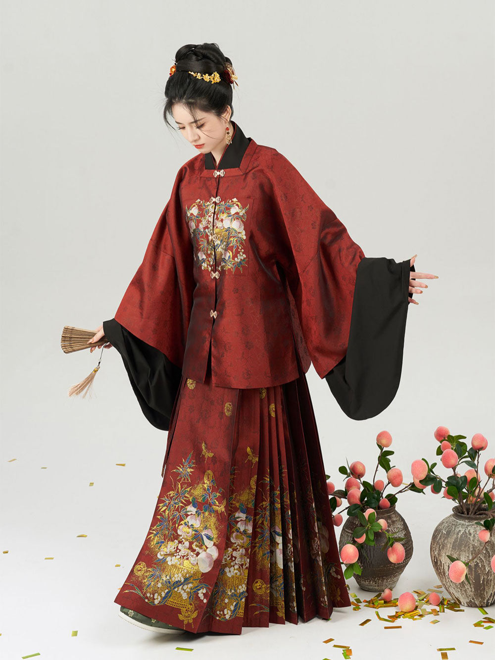 Peach & Verdant Bamboo — Ming-Style Gold-Woven Mamian Skirt Set-05