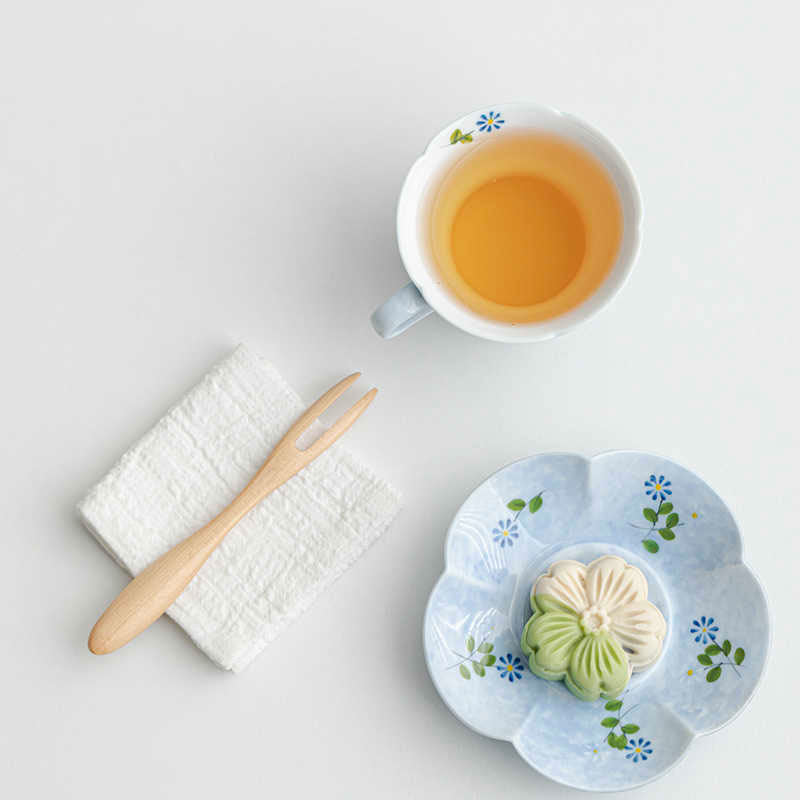 Sky-Blue Daisy Hand-Painted Porcelain Tea Cup-06