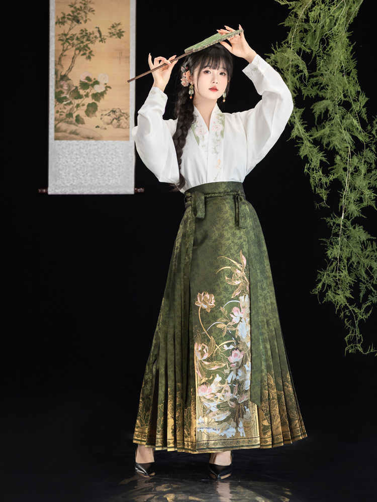 Fragrant Lotus Pond - Classic Lotus Pattern Woven Gold Mamianqun Skirt-08