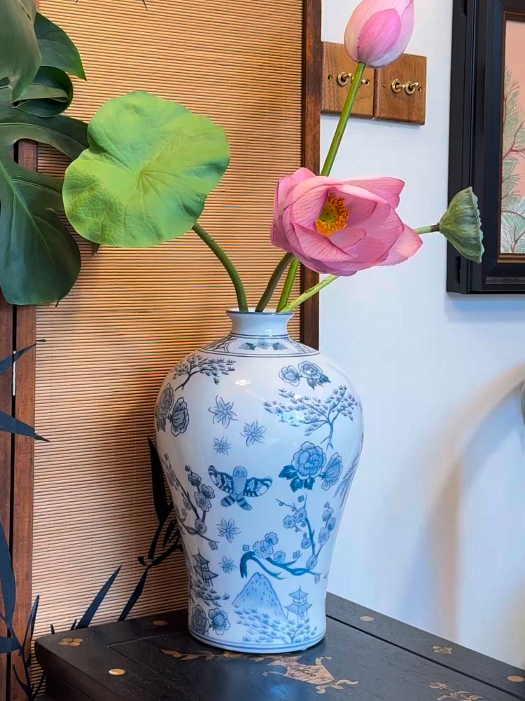Song Dynasty-Inspired Elegance Hand-Painted Blue & White Porcelain Vase-08