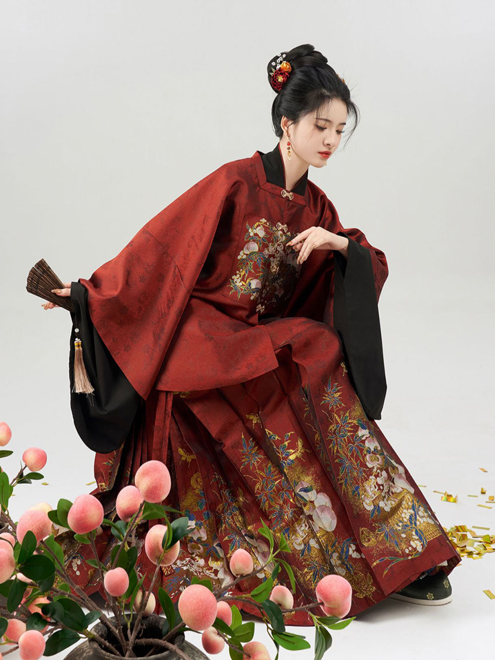 Peach & Verdant Bamboo — Ming-Style Gold-Woven Mamian Skirt Set-08