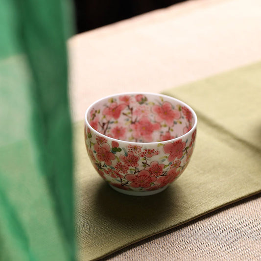Jingdezhen Craftsman Tasse à thé en fleur de pêcher rose peinte à la main