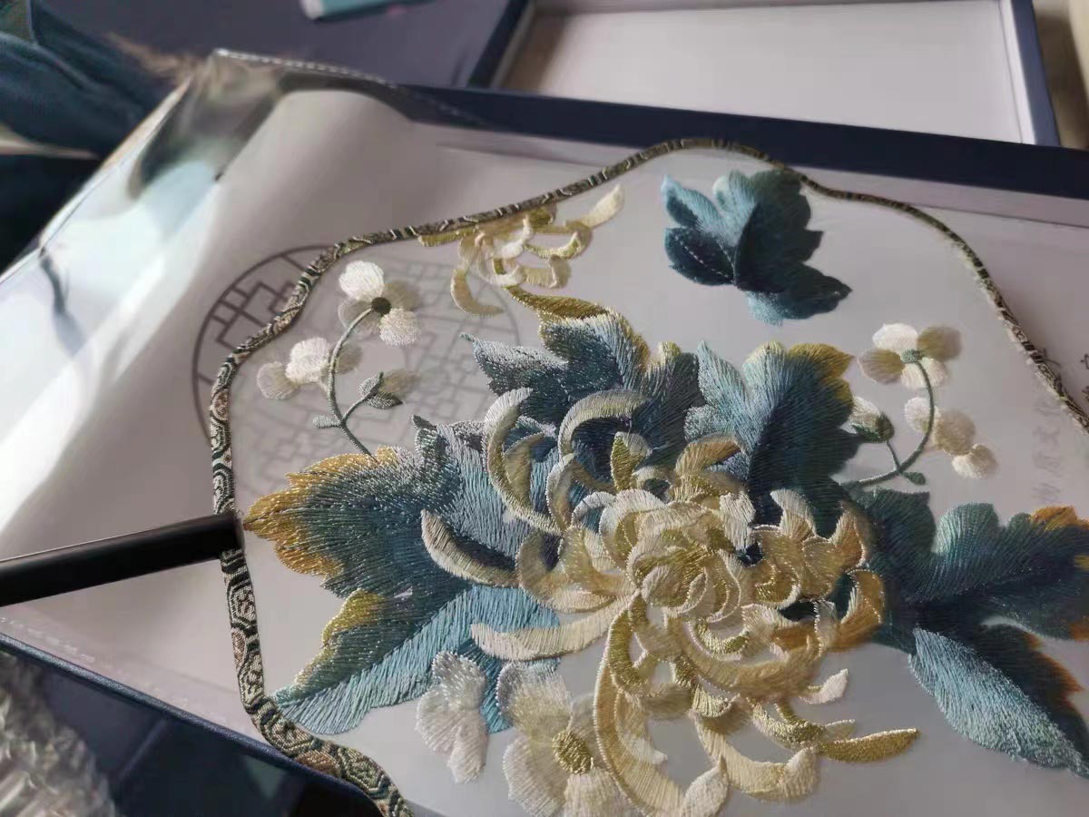 Bluedail Single Side Embroidered Blooming Chrysanthemum Season Handheld Fan Chinese Fashion-04