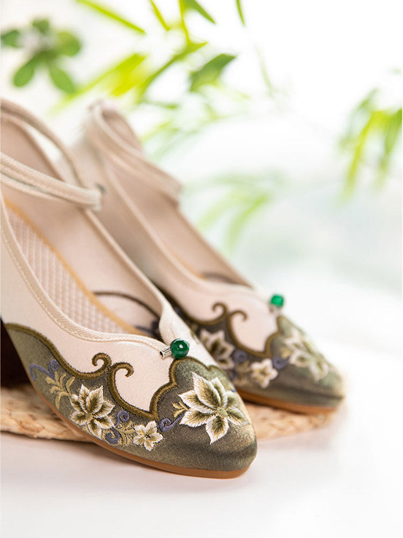 Vintage Schuhe mit Lotusblumenstickerei