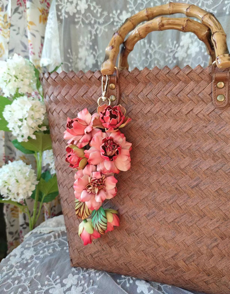 Accessoires de sac de charme de sac de grappe de fleurs en cuir tridimensionnel fait à la main