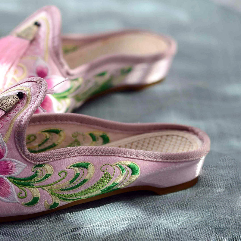Chinese Style Pink Embroidered Shoes Slippers for Women-05